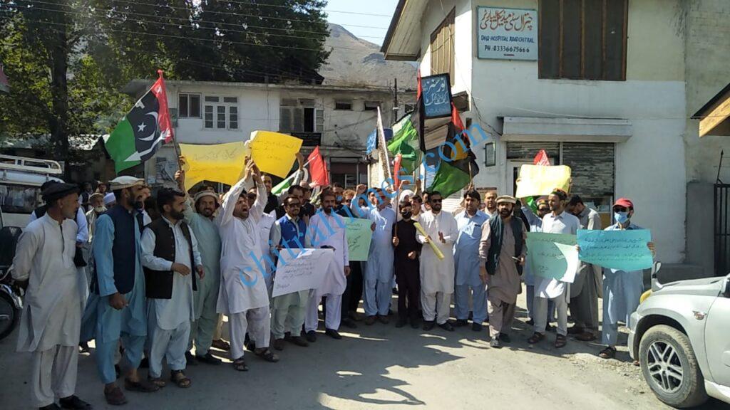 chitraltimes ppp chitral protest against federal minister gandapur2
