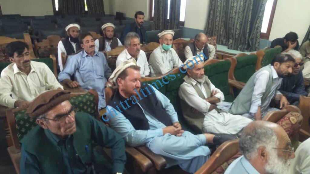 Chitral Times - The voice of Chitral | پی ٹی آئی حکومت میں مہنگائی اور بے روزگاری کی وجہ سے غریبوں کا جینا مشکل ہوگیا ہے۔سلیم خان chitraltimes ppp saleem khan addressing press confrence1