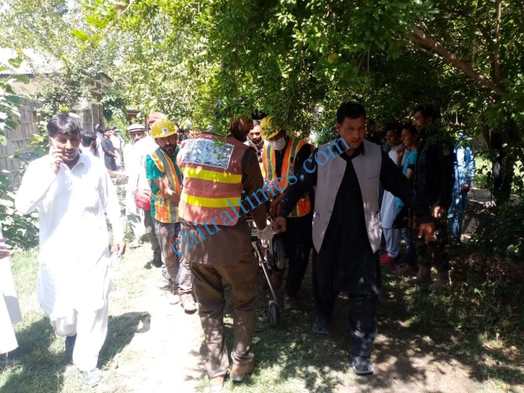 chitraltimes reshun flyingcoach accident upper chitral4