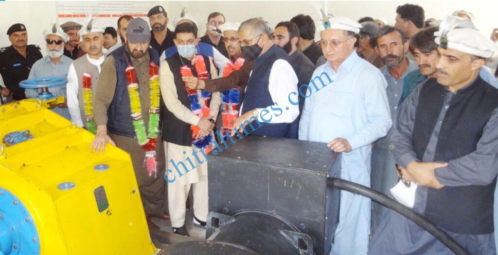 Chitral Times - The voice of Chitral | چترال میں پیڈوکے پایہ تکمیل کو پہنچنے والے پن بجلی گھروں کا بدست معاون خصوصی تاج محمد افتتاح chitraltimes taj muhammad inagurated pedo php chitral2