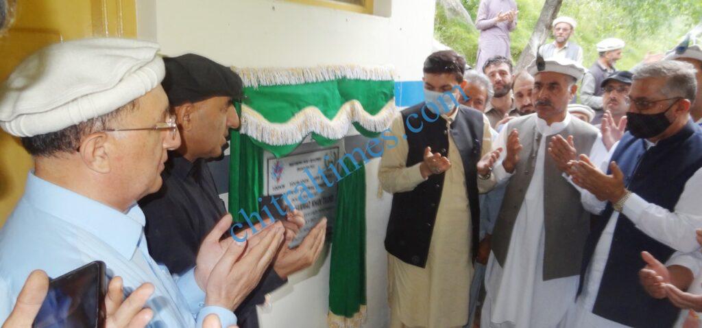 Chitral Times - The voice of Chitral | چترال میں پیڈوکے پایہ تکمیل کو پہنچنے والے پن بجلی گھروں کا بدست معاون خصوصی تاج محمد افتتاح chitraltimes taj muhammad inagurated pedo php chitral5