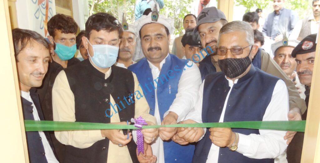 Chitral Times - The voice of Chitral | چترال میں پیڈوکے پایہ تکمیل کو پہنچنے والے پن بجلی گھروں کا بدست معاون خصوصی تاج محمد افتتاح chitraltimes taj muhammad inagurated pedo php chitral6