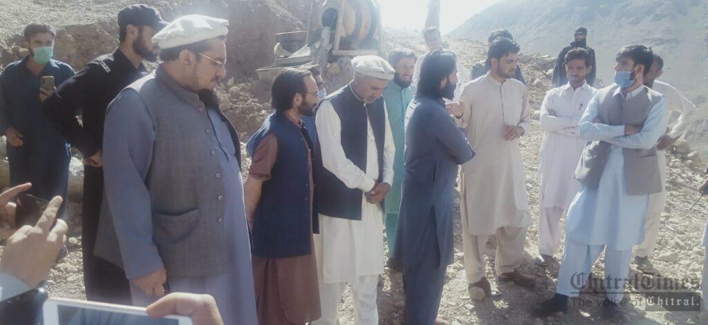 Chitral Times - The voice of Chitral | ایم پی اے اورڈپٹی کمشنراپرچترال کا تورکہو روڈ اوراستارو پل کا معائنہ، کام کی سست روی پر برہمی کا اظہار chitraltimes dc upper chitral and mpa hidayat visit torkhow road istaro bridge