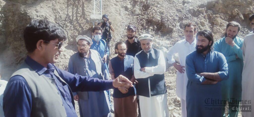 Chitral Times - The voice of Chitral | ایم پی اے اورڈپٹی کمشنراپرچترال کا تورکہو روڈ اوراستارو پل کا معائنہ، کام کی سست روی پر برہمی کا اظہار chitraltimes dc upper chitral and mpa hidayat visit torkhow road istaro bridge3