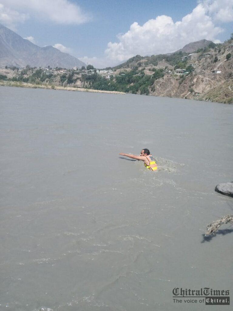 Chitral Times - The voice of Chitral | دروش؛ دو سگی بہنیں دریائے چترال میں ڈوب گئیں، ایک کی لاش دریا سے نکال لی گئی۔ریسکیو۱۱۲۲ chitraltimes drosh suicide two sisters3