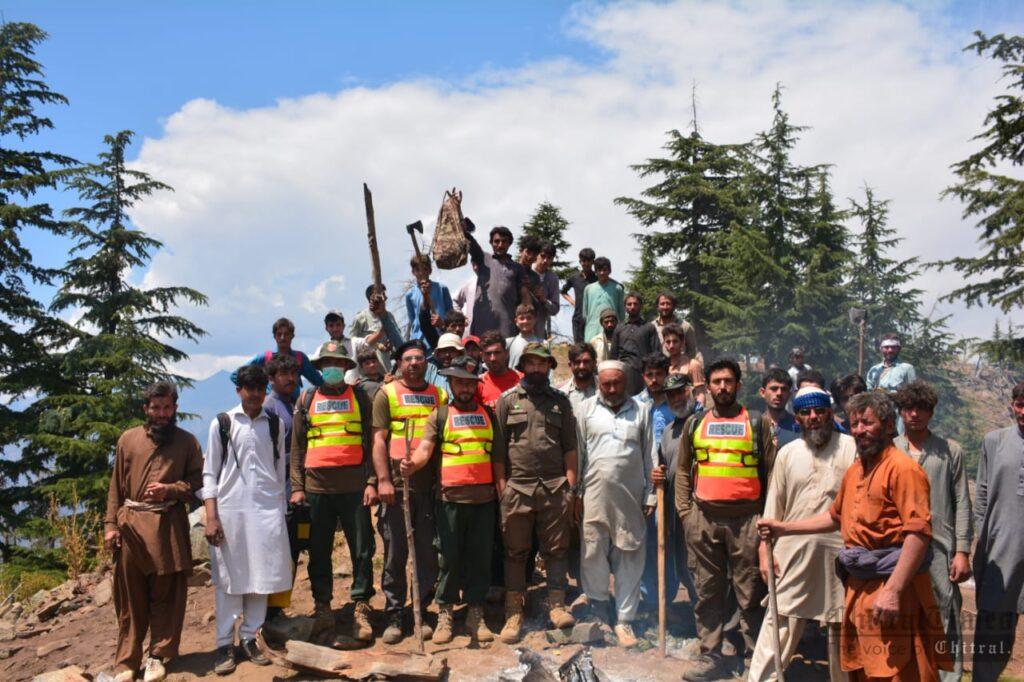 chitraltimes forest cought fire drosh chitral3