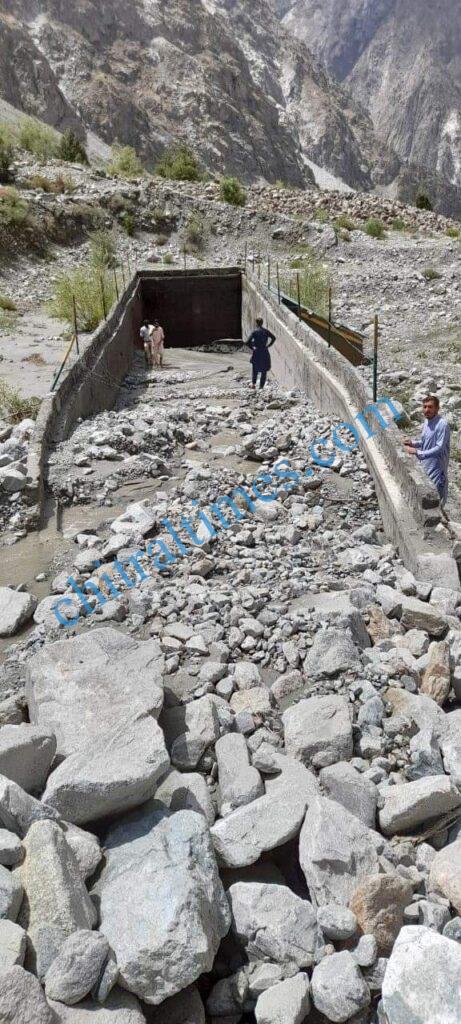 Chitral Times - The voice of Chitral | گولین گول میں سیلاب آنے سے کھڑی فصلوں اوررابطہ سڑک کو نقصان، ٹریفک معطل chitraltimes golen flood chitral1