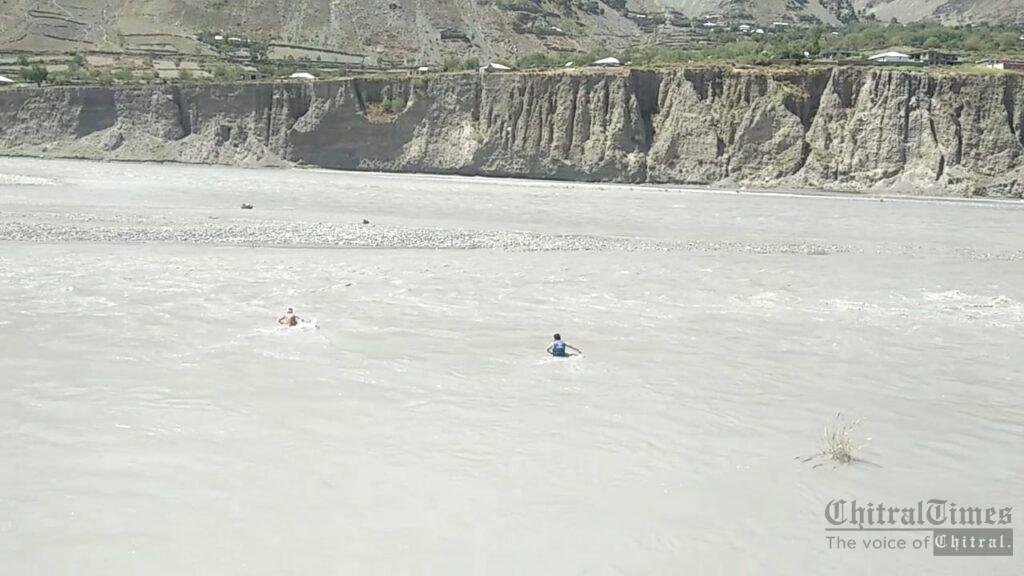 chitraltimes rescue1122 river surching dead body