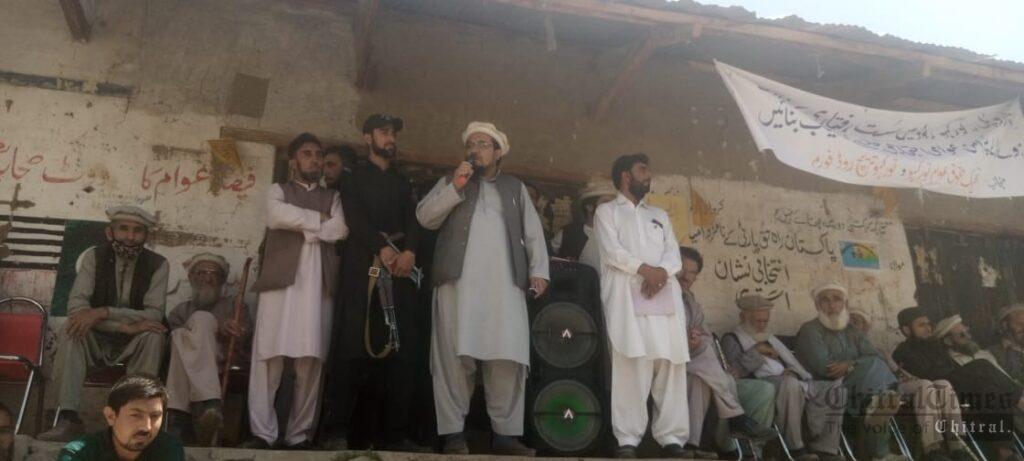 Chitral Times - The voice of Chitral | تورکہوروڈ اوراستارو پل کی تعمیرمیں غیرمعمولی تاخیر کے خلاف احتجاجی مظاہرہ،یکم نومبرتک کا ڈیڈلائن chitraltimes shagram torkhow protest rally booni buzund road1