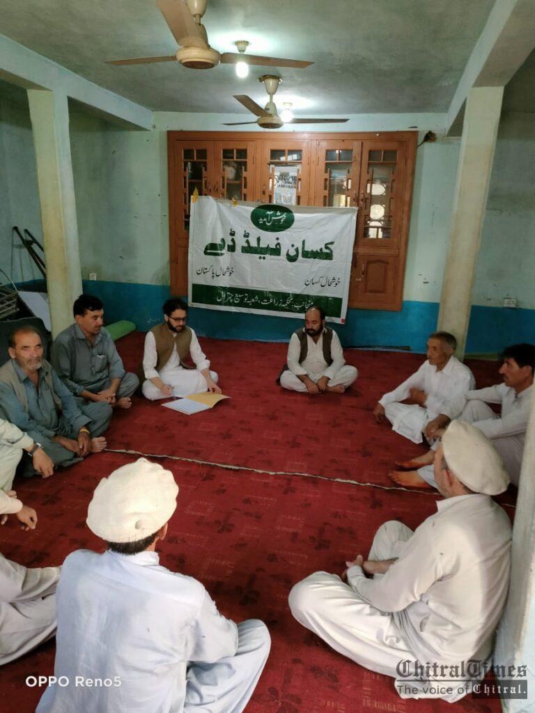 Chitral Times - The voice of Chitral | شعبہ توسیع محکمہ زراعت کے زیراہتمام موغ گاؤں میں تربیتی نشست chitraltimes agri extenstion mogh program2