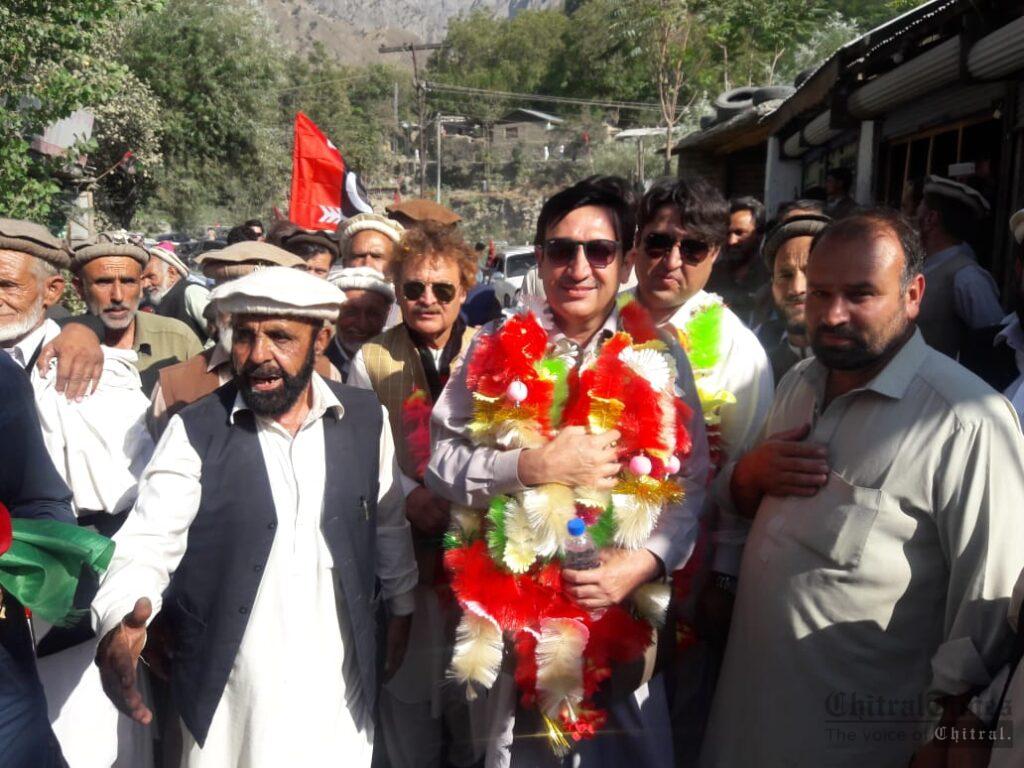 Chitral Times - The voice of Chitral | فرقہ ورانہ اورذات پات و برادری کی بنیادوں پرتقسیم شدہ چترال کو یکجا اورمتحد کرکے رہوںگا۔انجینئر فضل ربی chitraltimes ppp chitral meeting5