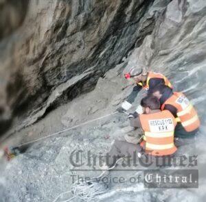 chitraltimes rescue 1122 rescued a man in laspur upper chitral2