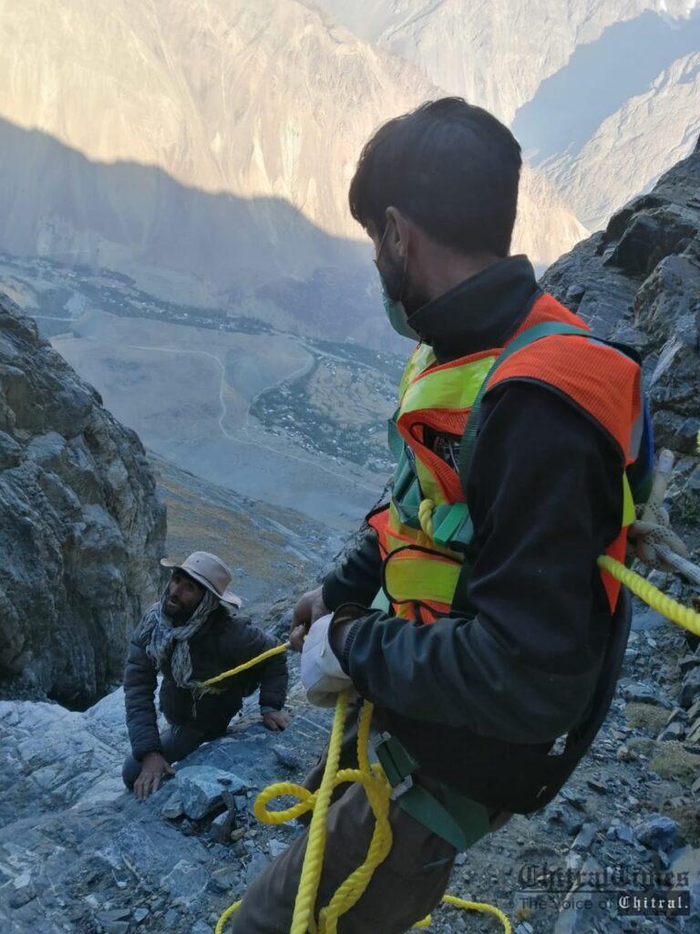 chitraltimes rescue 1122 rescued a man in laspur upper chitral3