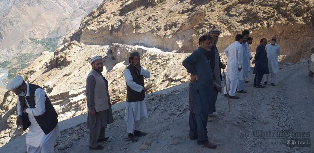 Chitral Times - The voice of Chitral | پندرہ برسوں سےزیرتعمیر بونی بوزند روڈ کی تکمیل کو اس کی مطلوبہ معیار کے مطابق یقینی بنائی جائے۔عمائدین chitraltimes torkhow press forum booni bozund road 9