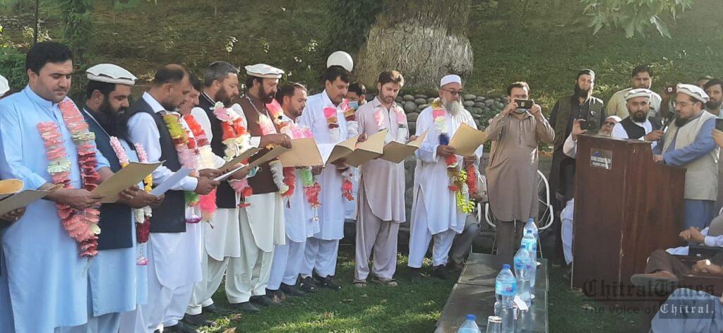 Chitral Times - The voice of Chitral | تجار یونین چترال کے نومنتخب کابینہ کی تقریب حلف برداری، ڈی سی اور اے سی چترال کے تبادلہ کا مطالبہ chitraltimes tujjar union chitral oath1