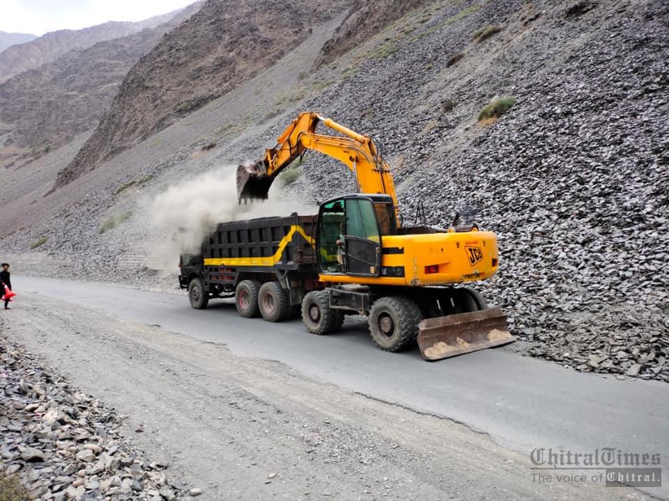 chitraltimes chitral mastuj shandur road construction work in progress3