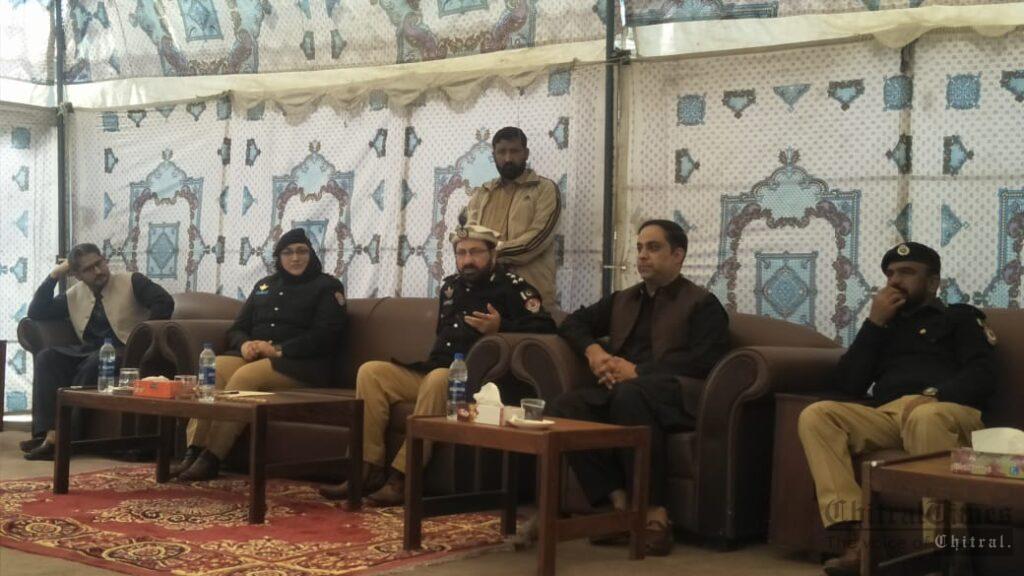 Chitral Times - The voice of Chitral | چترال کی مثالی امن و امان میں پولیس اور یہاں کے امن پسند عوام دونوں کا حصہ ہے۔ عبدالغفور آفریدی chitraltimes dig malakand chitral visit lower3