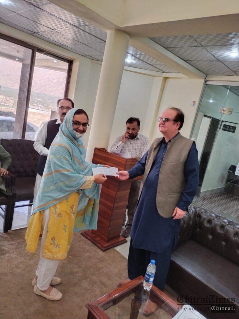 Chitral Times - The voice of Chitral | گلگت بلتستان کے پوزیشن ہولڈر طلبہ وطالبات کیلئے تقریب تقسیم انعامات chitraltimes gilgit colleges 3