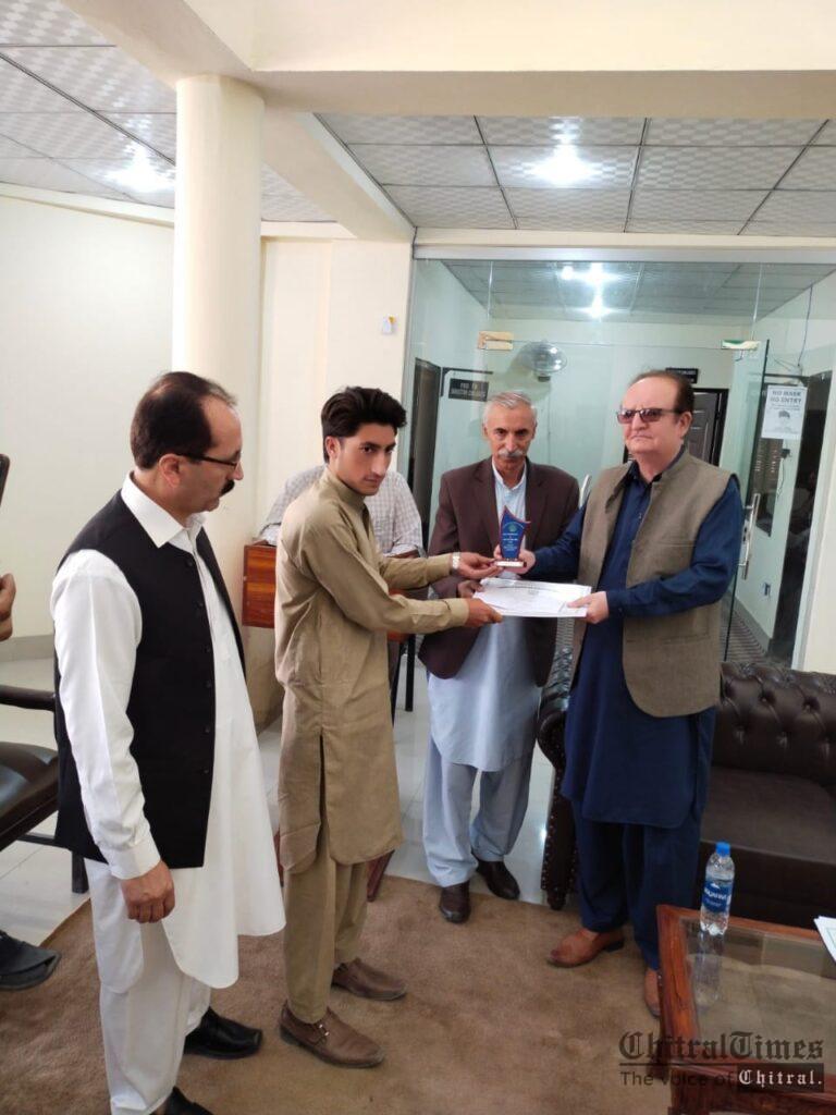 Chitral Times - The voice of Chitral | گلگت بلتستان کے پوزیشن ہولڈر طلبہ وطالبات کیلئے تقریب تقسیم انعامات chitraltimes gilgit colleges 6