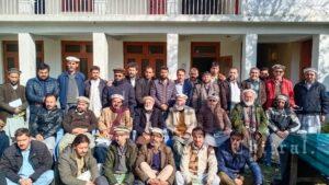 chitraltimes anjuman taraqi e khowar chitral meeting and group photo