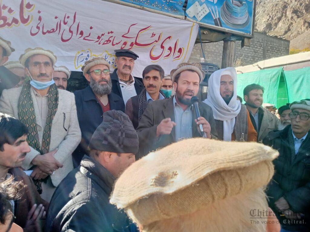 chitraltimes garamchashma protest against road 6