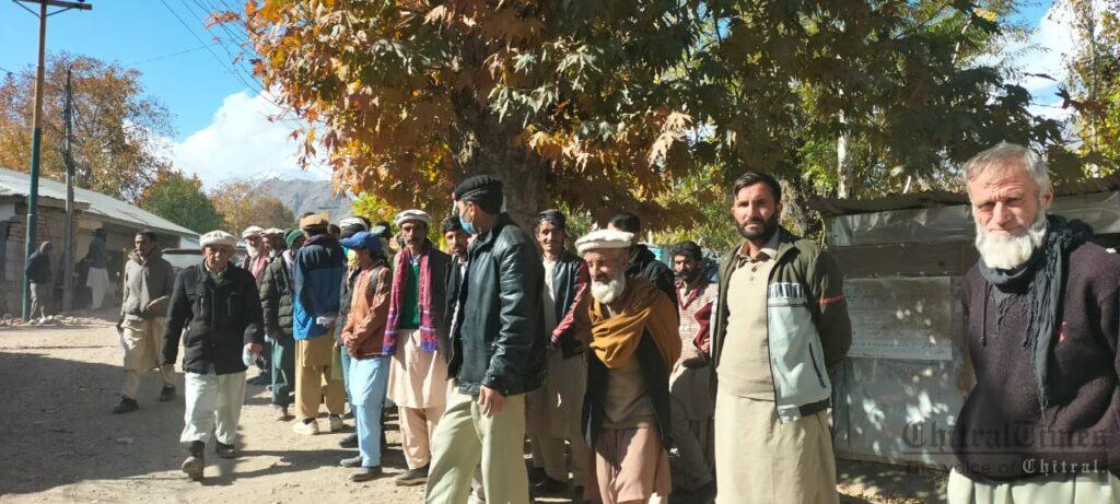 Chitral Times - The voice of Chitral | نادرا آفس اپر چترال میں عوام کی بے بسی اورحکمرانوں کی بے حسی ۔ ذاکر زخمی بونی اپر چترال chitraltimes nadra office booni upper chitral3