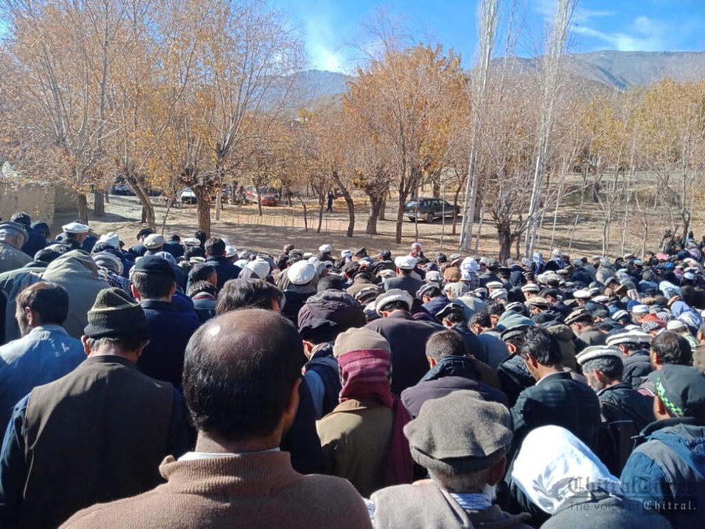 Chitral Times - The voice of Chitral | انتقال پرملال، ایس ڈی پی او عبدولمظفر شاہ آبائی گاوں موڑکھوسہت جمیلی میں سپرد خاک chitraltimes sdpo abdul muzafar shah namaz janaza3