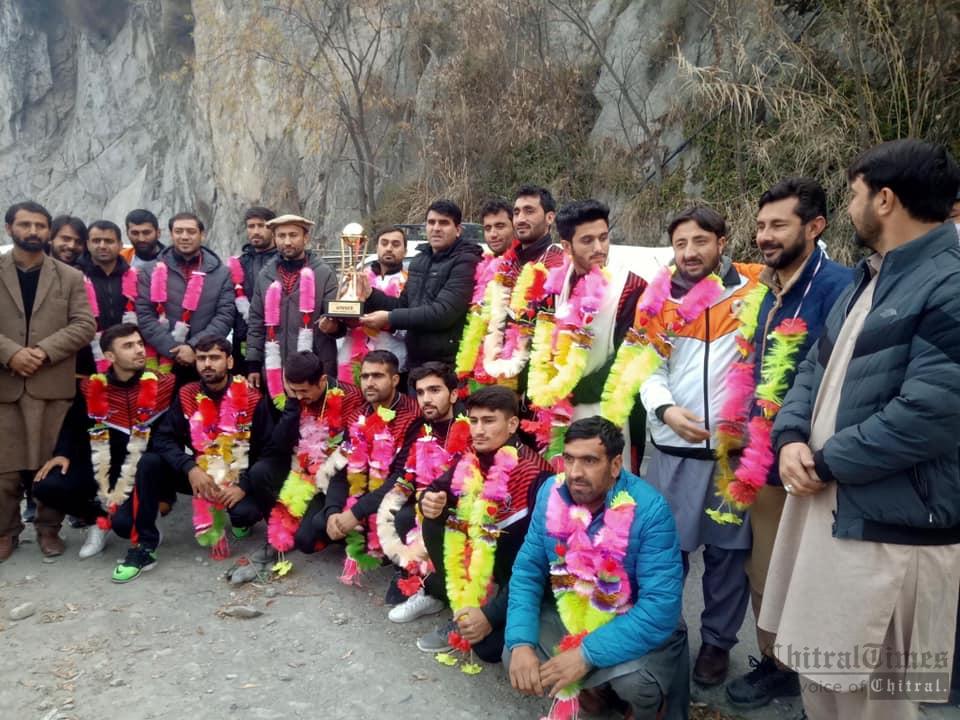 chitraltimes dfa chitral super champion team warm welcome by DC lower Chitral drosh