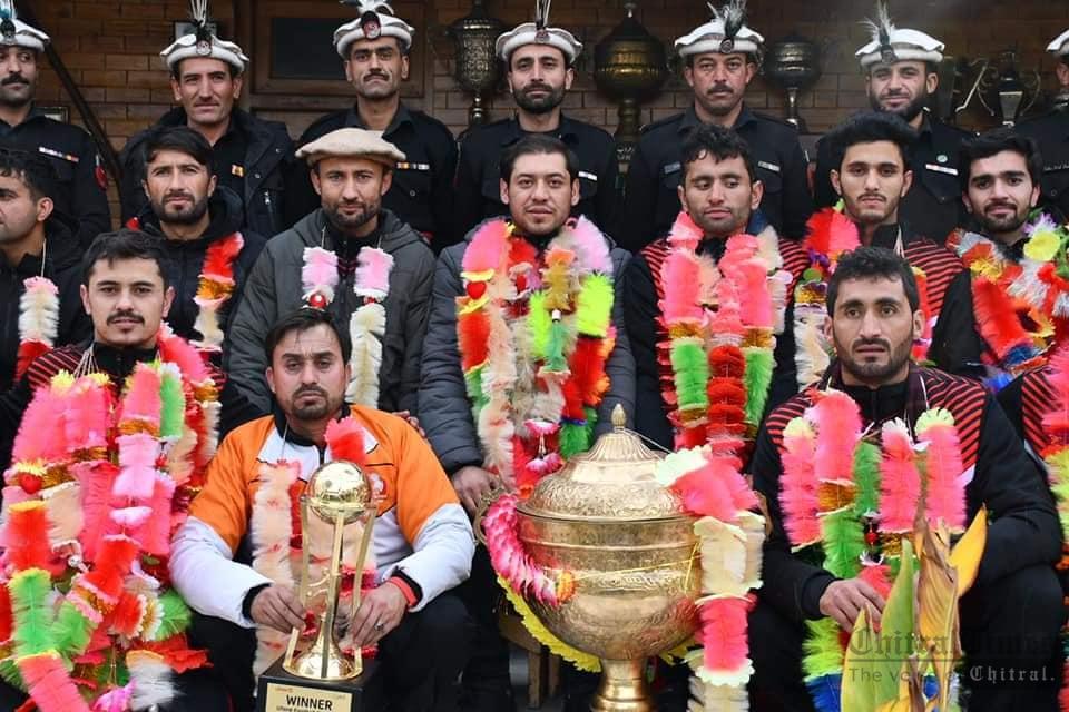 chitraltimes dfa chitral super champion team warm welcome by DC lower Chitral2