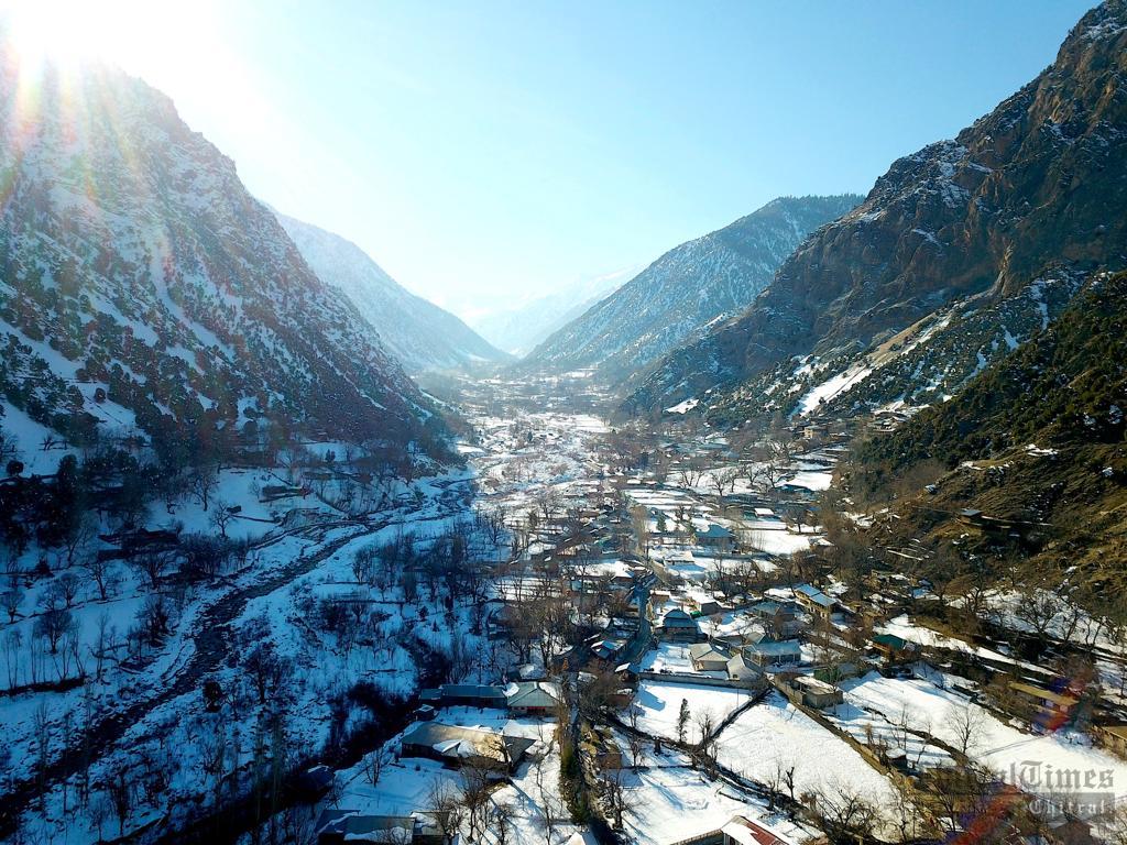 chitraltimes kalash valley bumburate snowfall pic