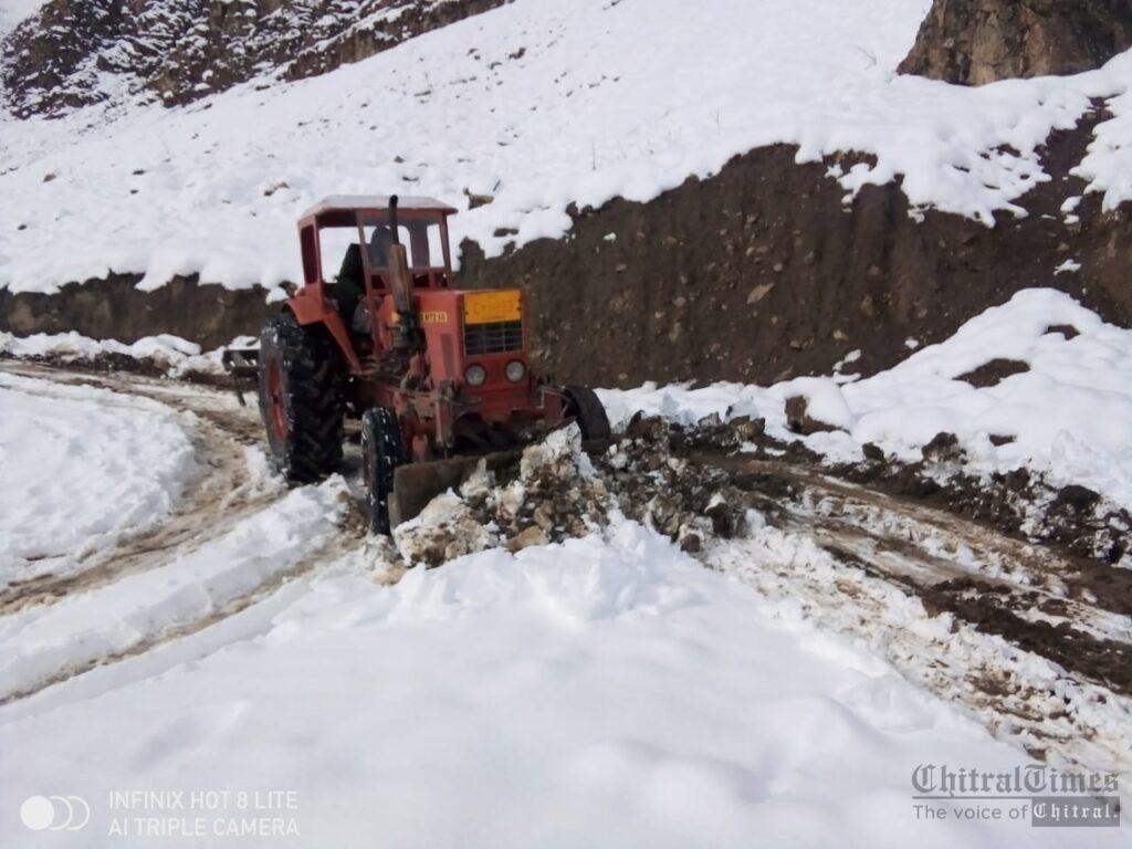 chitraltimes upper chitral CWs road cleared snow 18