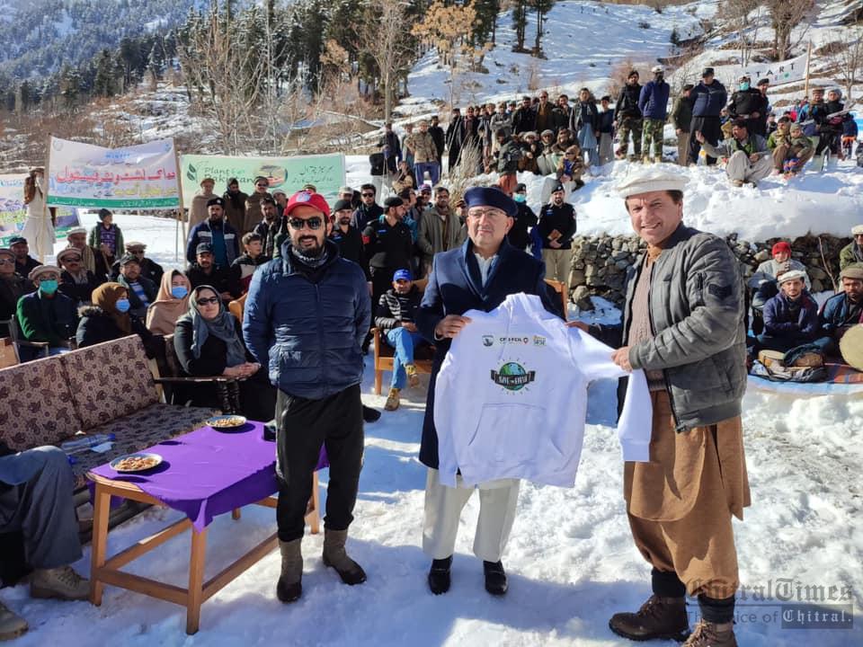 chitraltimes commissioner malakand division Zaheerul islam inaugurated the madaklasht snow festival3
