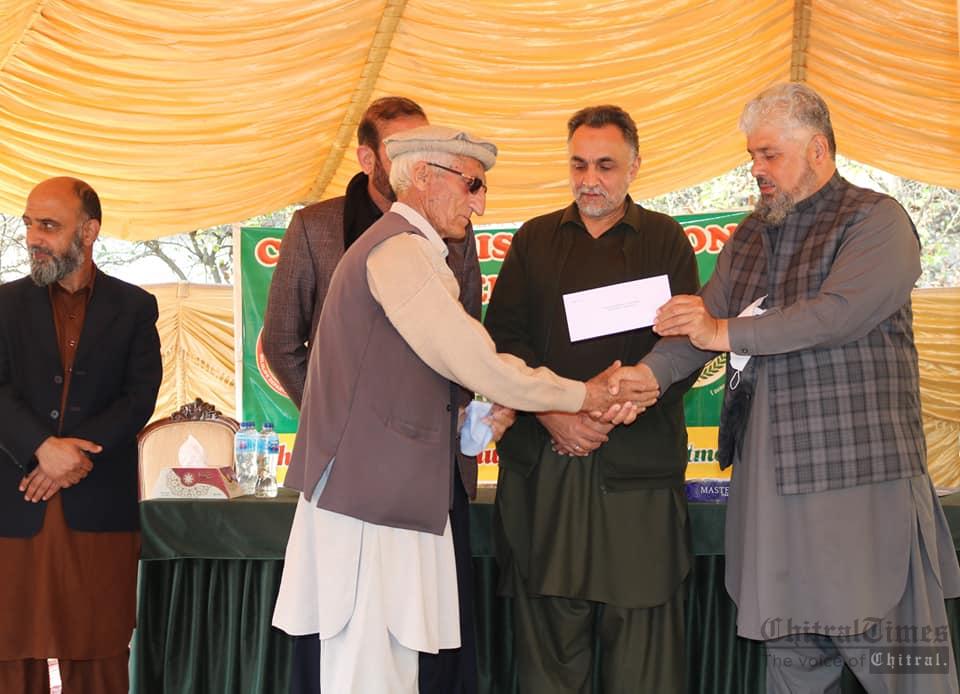 chitraltimes markhor trophy hunting cheques distributed chitral2