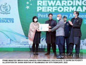 chitraltimes pm awarded certificats to ministers 2