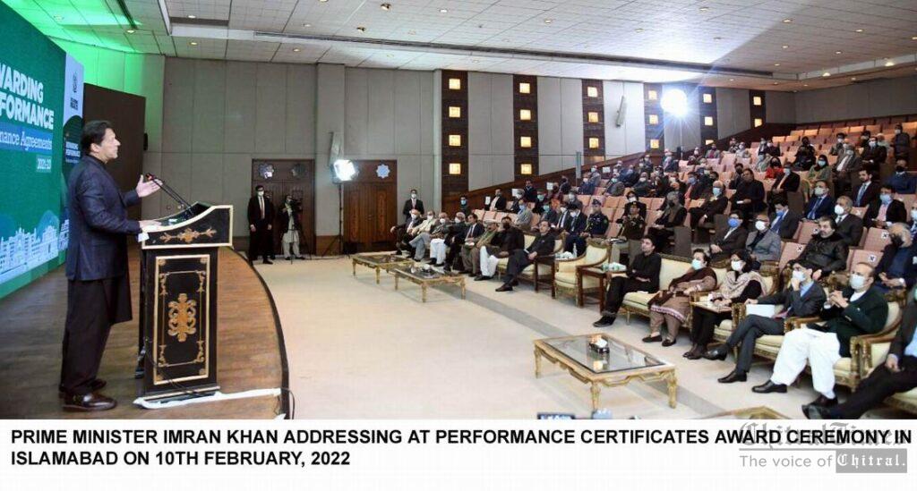 chitraltimes pm awarded certificats to ministers and addressing