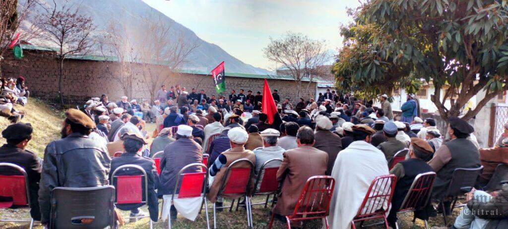 Chitral Times - The voice of Chitral | پیپلز پارٹی لویر چترال کی دو مختلف مقامات پراجلاس ،متعدد افراد خاندان سمیت پارٹی میں شامل ہوۓ chitraltimes ppp ghairate vc meeting chitral