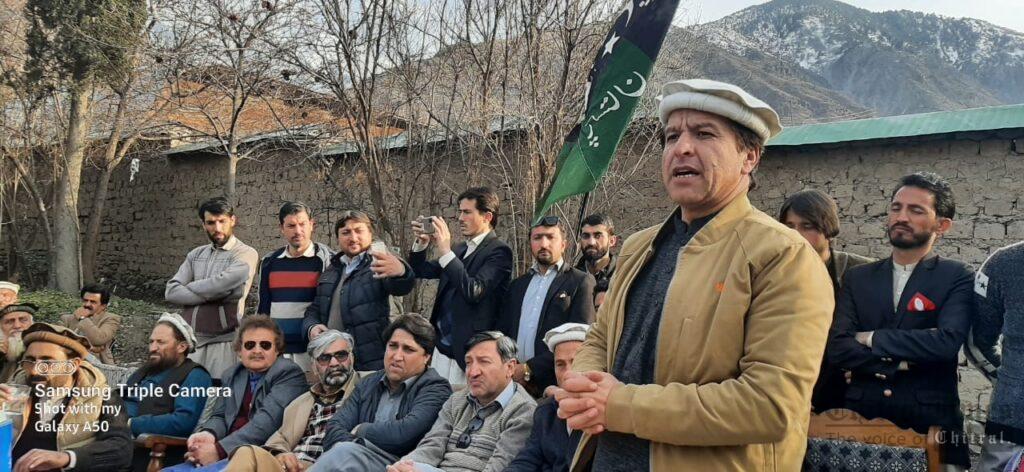 Chitral Times - The voice of Chitral | پیپلز پارٹی لویر چترال کی دو مختلف مقامات پراجلاس ،متعدد افراد خاندان سمیت پارٹی میں شامل ہوۓ chitraltimes ppp ghairate vc meeting4
