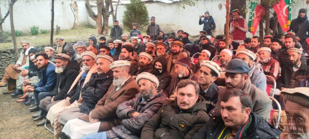 Chitral Times - The voice of Chitral | چترال شہر کے دو مختلف مقامات پردرجنوں افراد خاندان سمیت پی ٹی آئی میں شامل ہوگئے chitraltimes pti joining program chitral town wazirzada hone