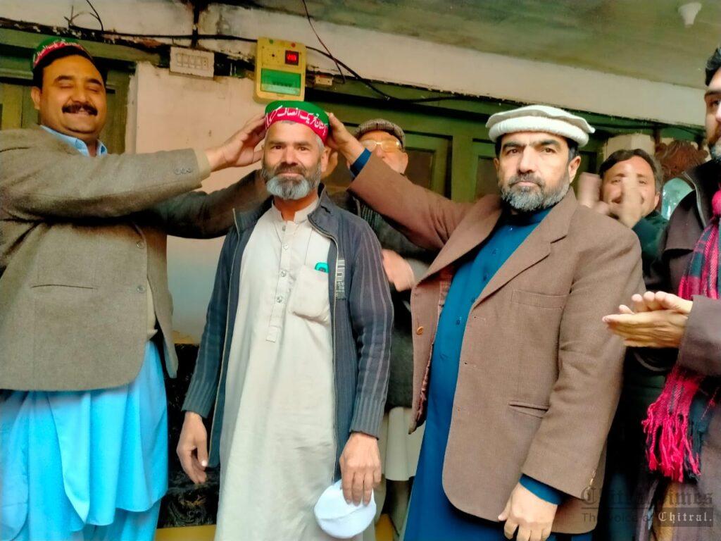 Chitral Times - The voice of Chitral | چترال شہر کے دو مختلف مقامات پردرجنوں افراد خاندان سمیت پی ٹی آئی میں شامل ہوگئے chitraltimes pti joining program chitral town wazirzada9
