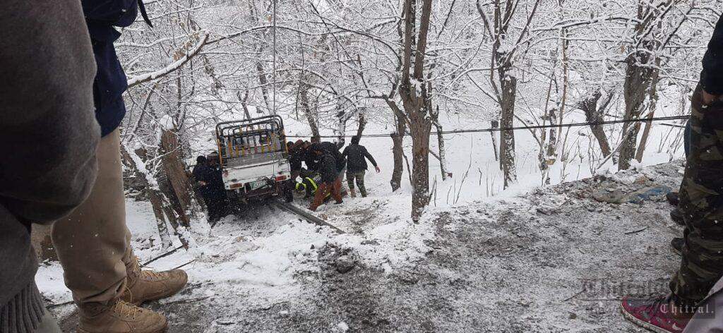 chitraltimes rescue 1122 snow clearing upper chitral suzuki slip