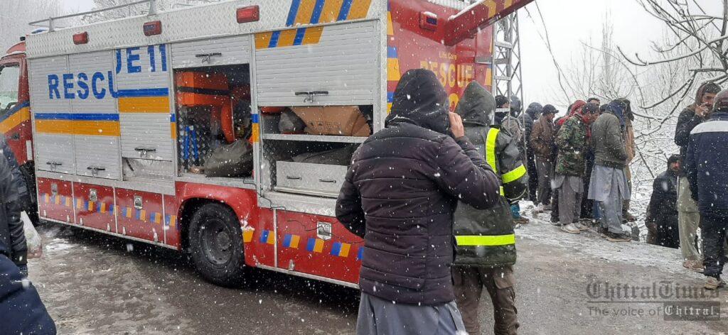 chitraltimes rescue 1122 upper chitral rescued suzuki in snow
