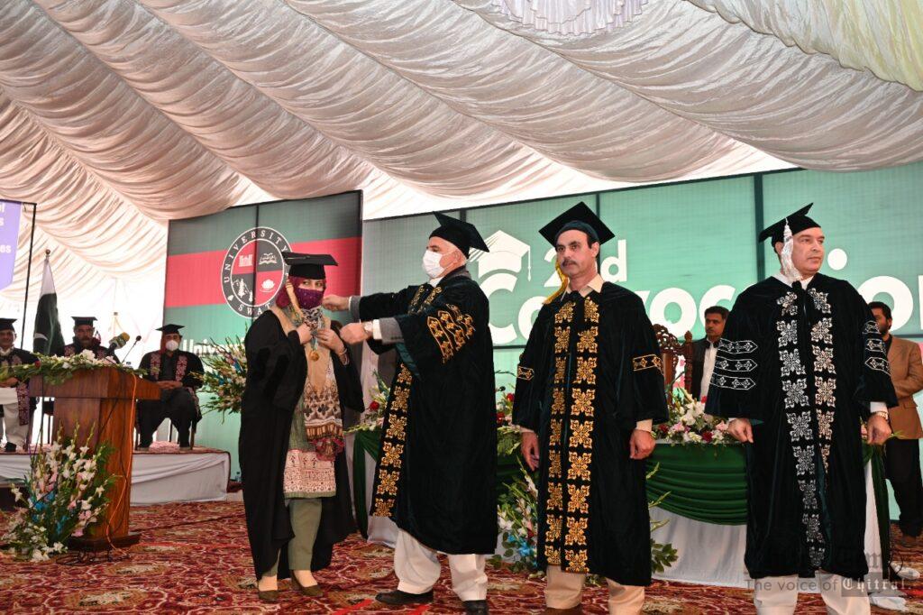 Chitral Times - The voice of Chitral | سوات یونیورسٹی کانوکیشن - تحریر : زار ولی زاہد chitraltimes swat university convocation cm chief guest