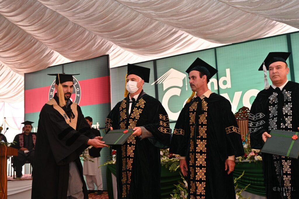 Chitral Times - The voice of Chitral | سوات یونیورسٹی کانوکیشن - تحریر : زار ولی زاہد chitraltimes swat university convocation cm chief guest2
