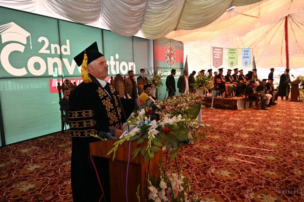 Chitral Times - The voice of Chitral | سوات یونیورسٹی کانوکیشن - تحریر : زار ولی زاہد chitraltimes swat university convocation cm chief guest4