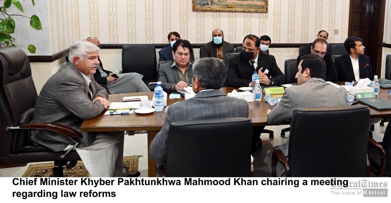 وزیر اعلی خیبر پختونخوا محمود خان کی زیر صدارت قانونی اصلاحات سے متعلق اجلاس