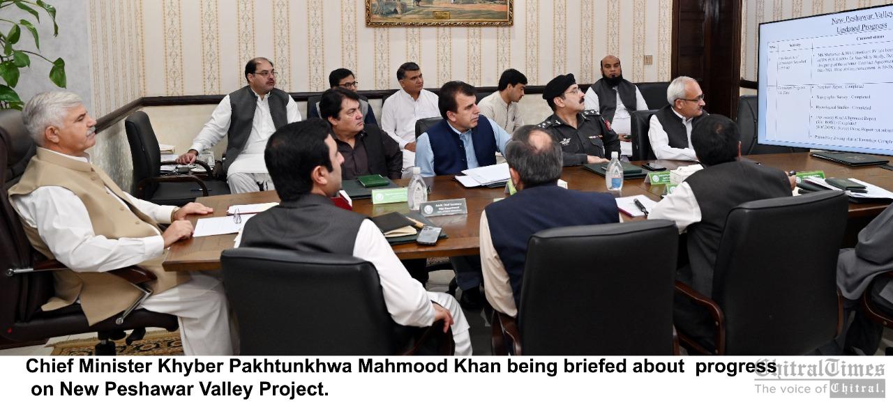 Chitraltimes cm kpk mahmood chairing new peshawar city project meeting