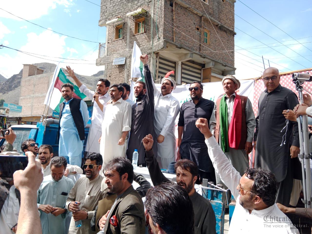 آزادی مارچ کے سلسلے میں پاکستان تحریک انصاف کے اہتمام چترال میں جلسہ 