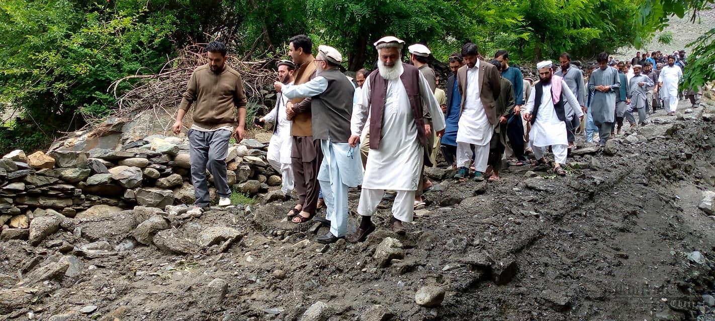 chitraltimes wazir zada visit flood area mishangal danin chitral2