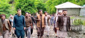 chitraltimes wazir zada visit flood area mishangal danin chitral3