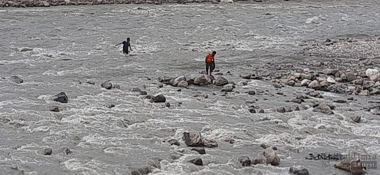 rescue1122 searching river chitral